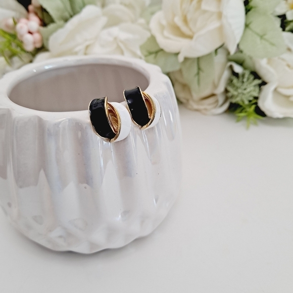 Gold  earrings black white retro minimalist small stud dainty new 💖 2/$30 - Picture 8 of 15